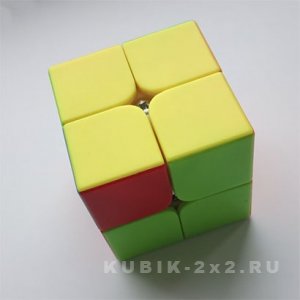 изображение кубика Рубика 2 на 2 в процессе сборки